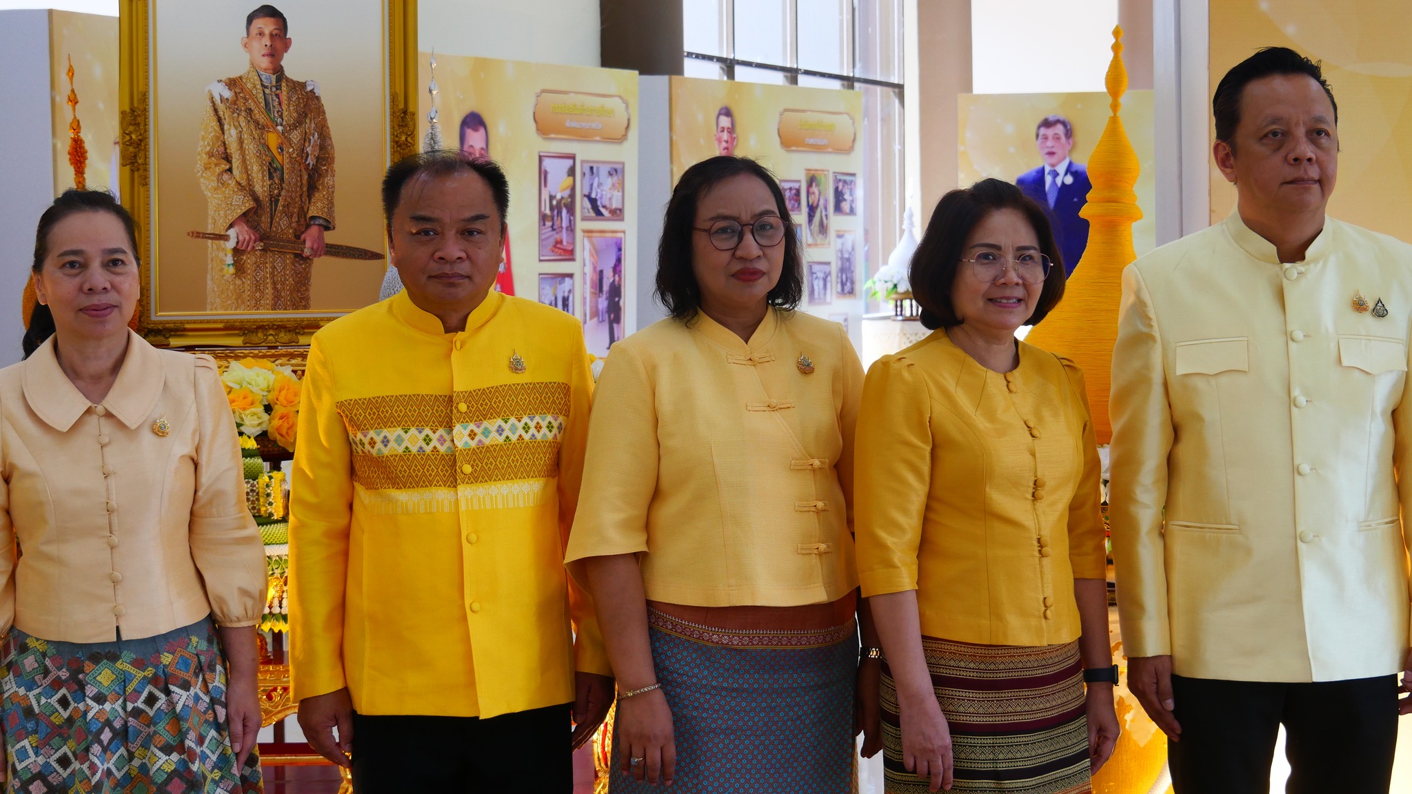 ร่วมกิจกรรมและเยี่ยมชมนิทรรศการเฉลิมพระเกียรติพระบาทสมเด็จพระเจ้าอยู่หัว เนื่องในพิธีมหามงคลลเฉลิมพระชนมพรรษา 6 รอบ