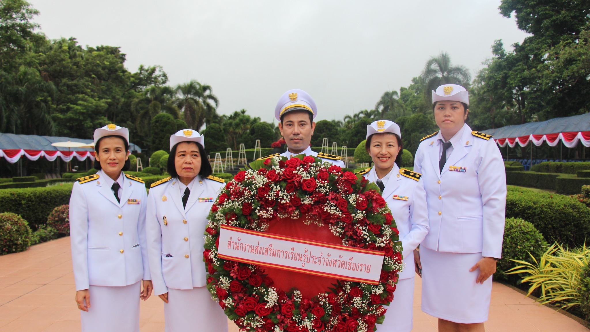 ร่วมวางพวงมาลาเนื่องในวันคล้ายวันสวรรคตสมเด็จพระศรีนครินทราบรมราชชนนี