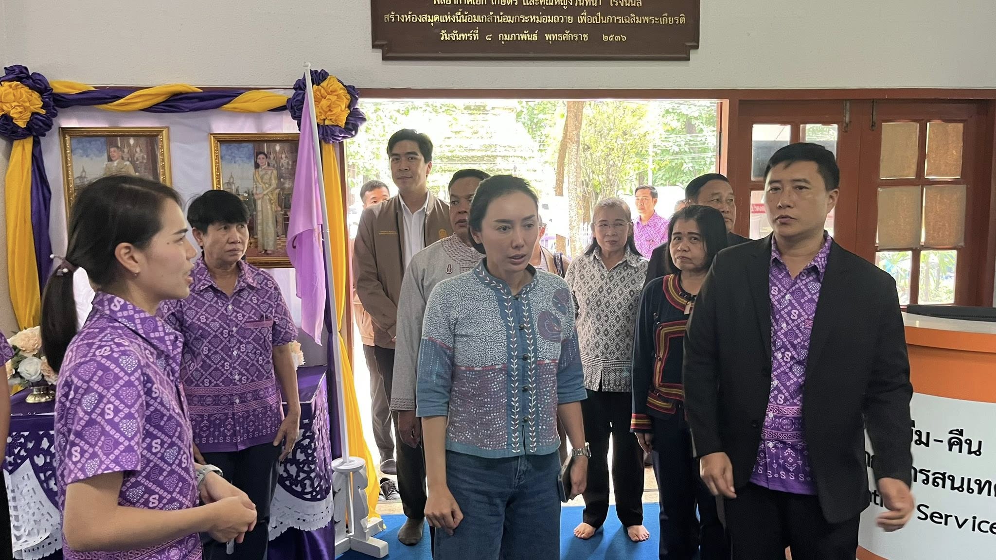 ผศ.ดร. ลิณธิภรณ์ วริณวัชรโรจน์ รัฐมนตรีช่วยว่าการกระทรวงศึกษาธิการ ได้เดินทางไปตรวจเยี่ยมและพบปะผู้บริหาร ครู และ
