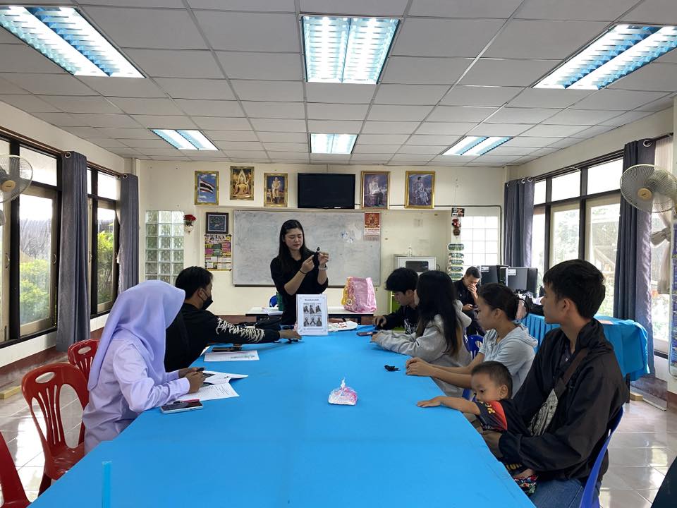 กิจกรรมสอนทำริบบิ้นดำ ถวายความอาลัย