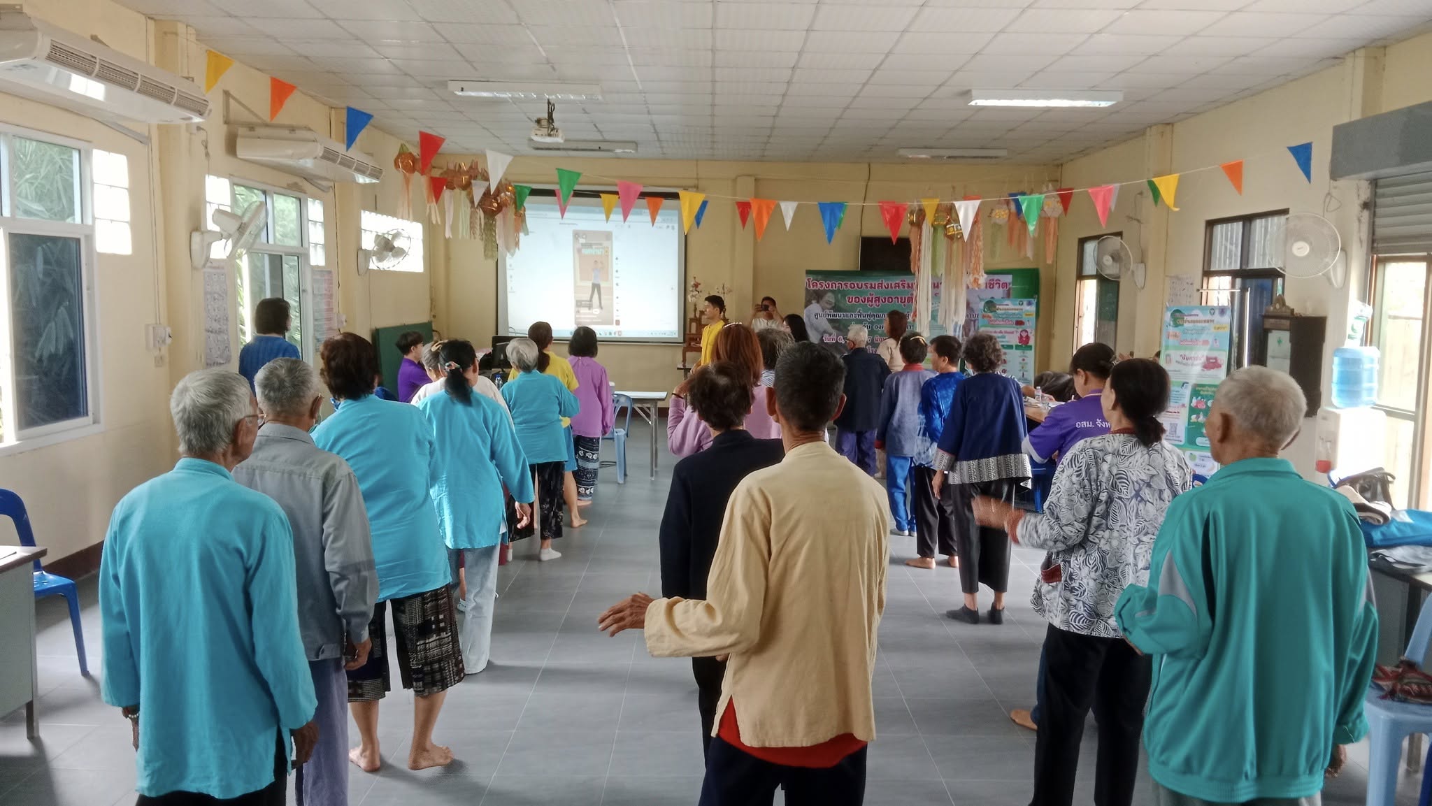 วันที่ 22 สิงหาคม 2568 กิจกรรมโรงเรียนผู้สูงอายุตำบลโชคชัย วัดแม่เลียบ มีกิจกรรมให้ผู้สูงอายุฝึกการใช้คอมพิวเตอร์เพื่อเข้าทดสอบ n-net และกิจกรรมนันทนาการ