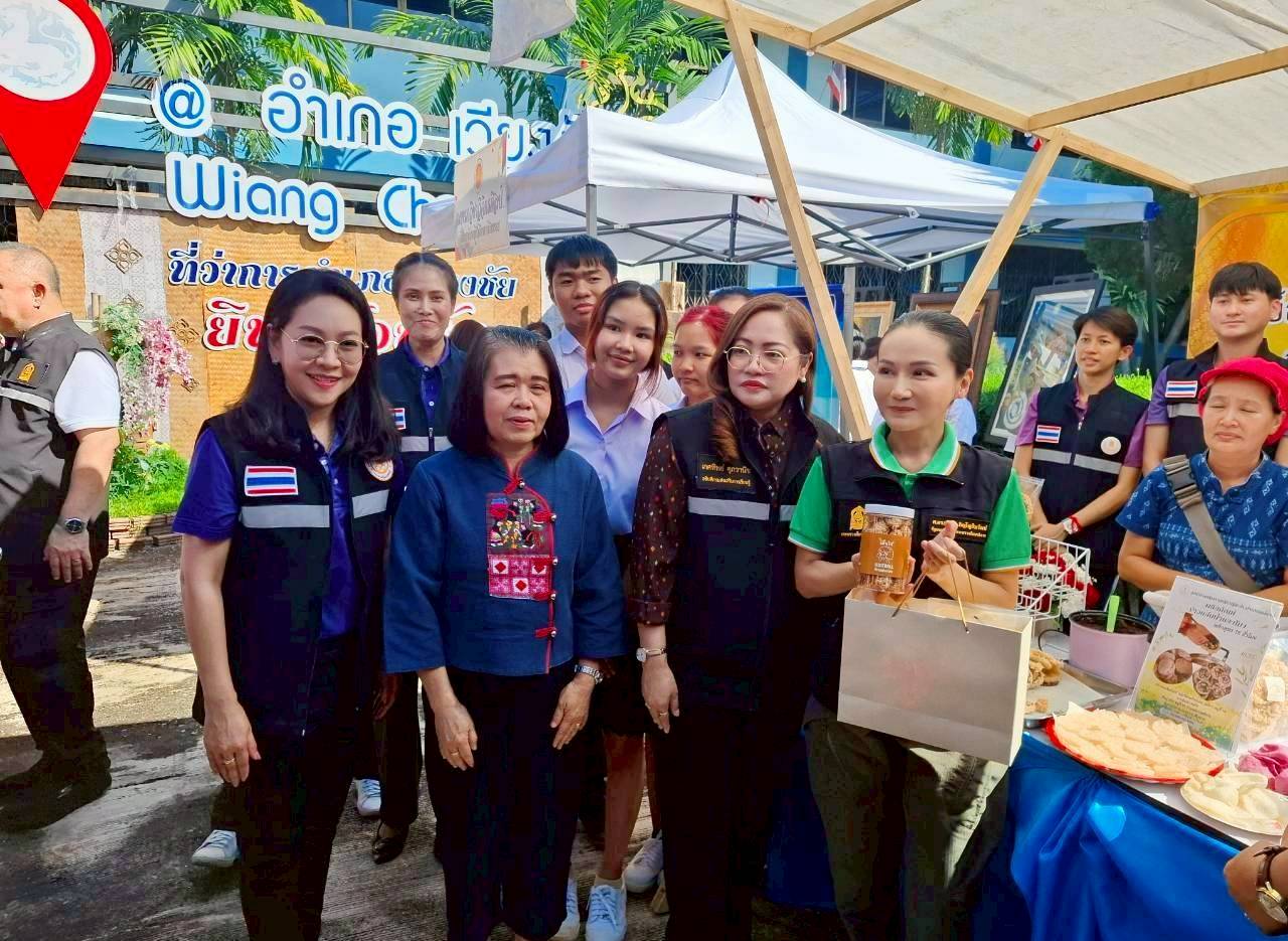 ต้อนรับคณะรัฐมนตรีว่าการกระทรวงศึกษาธิการและอธิบดีกรมส่งเสริมการเรียนรู้