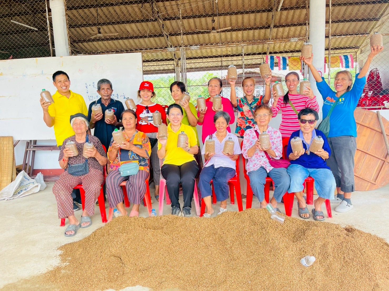 วันที่ 4-9 ก.ค.68 กลุ่มสนใจหลักสูตร ไม่เกิน 30 ชั่วโมง หลักสูตร การเพาะเห็ด (เห็ดภูฐาน เห็ดนางรมดำ เห็ดนางฟ้า) จำนวน 30ชั่วโมง ณ บ้านไทรทองหมู่ 6