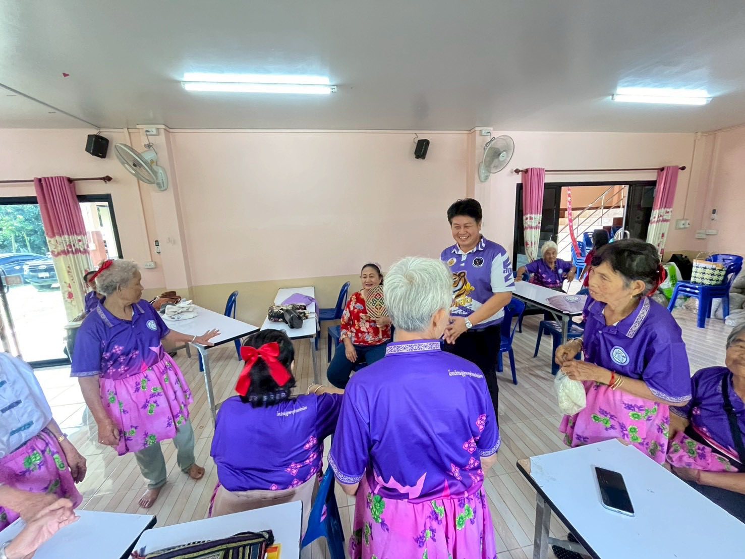 ร่วมกิจกรรมโรงเรียนผู้สูงอายุตำบลปงน้อย ณ องค์การบริหารส่วนตำบลปงน้อย