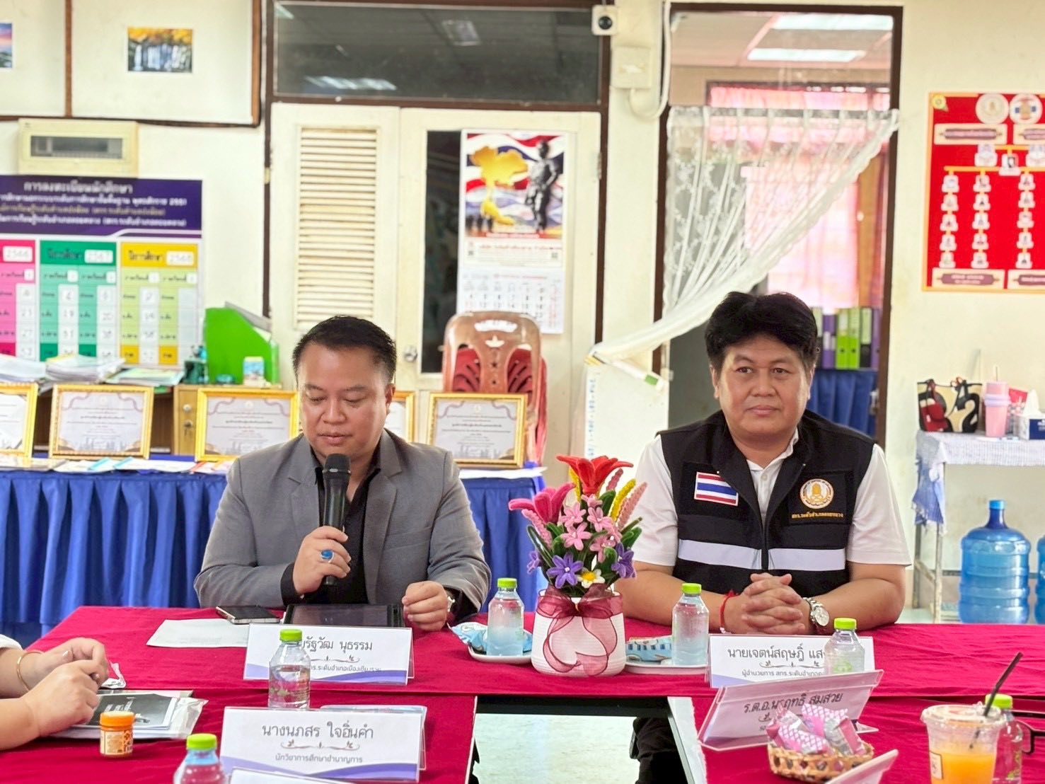 วันที่ 30 เมษายน 2569 นางสาวพรลภัส โนวิชัย ครูศูนย์การเรียนรู้ระดับตำบลปงน้อย และนักศึกษา ศกร.ระดับตำบลปงน้อย (ตัวแทนห้องเรียนสีขาว)รับการประเมินผลการดำเนินงานโครงการสถานศึกษาสีขาวปลอดยาเสพติดและอบายมุข ระดับเงิน ประจำปี 2568 ณ ศูนย์การเรียนรู้ระดับตำบลปงน้อย