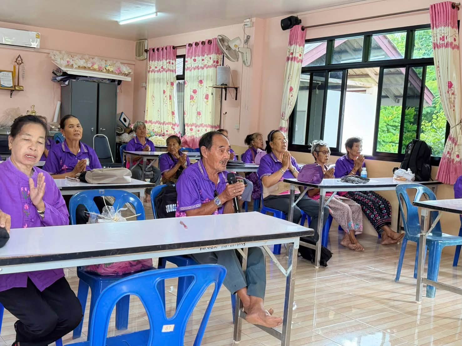 วันที่ 27 สิงหาคม 2569 ครูศูนย์การเรียนรู้ระดับตำบลปงน้อยร่วมกับบรรณารักษ์ห้องสมุดประชาชนอำเภอดอยหลวงจัดกิจกรรม โรงเรียนผู้สูงอายุตำบลปงน้อย ณ องค์การบริหารส่วนตำบลปงน้อย