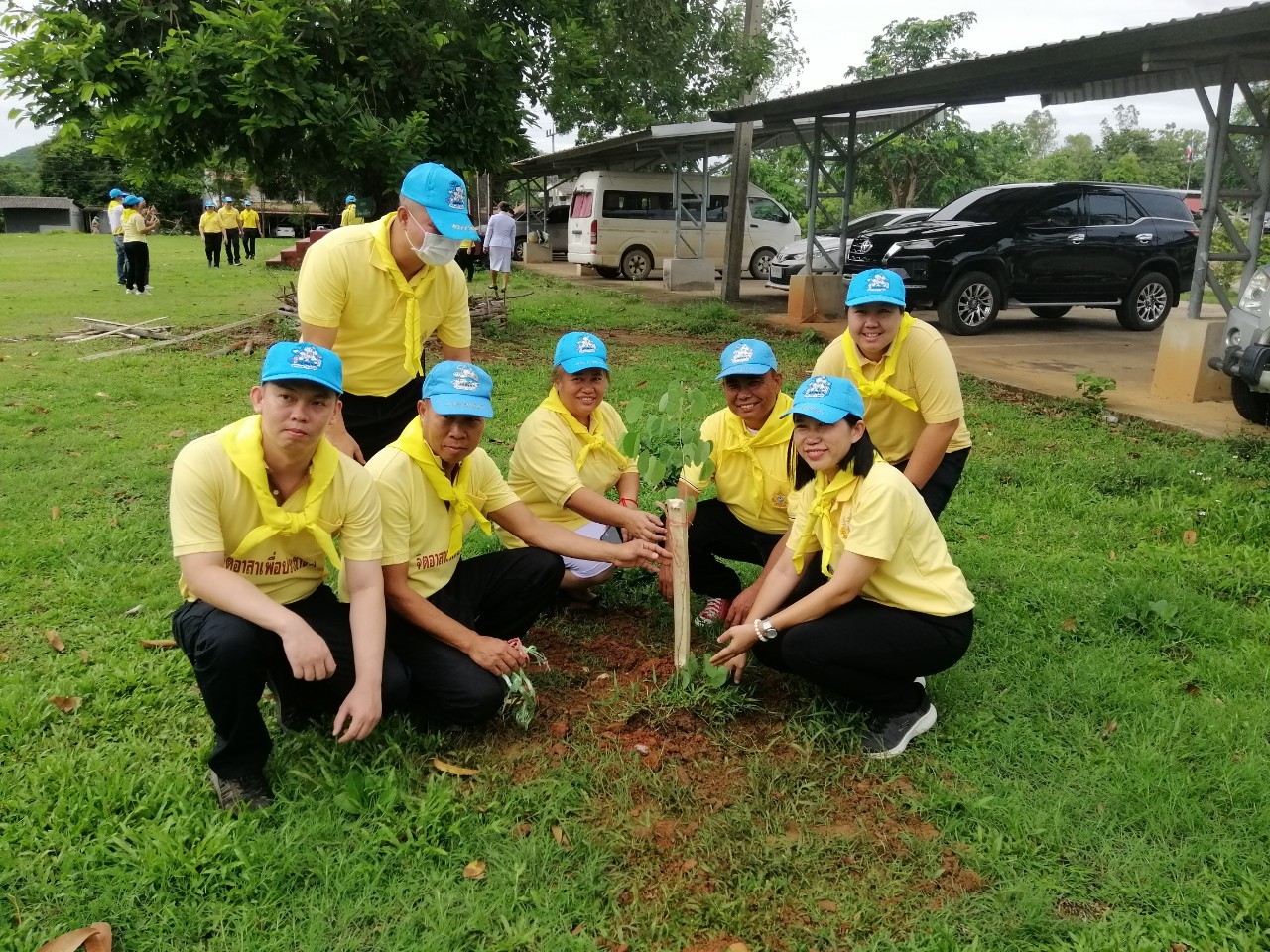 สกร.ระดับอำเภอดอยหลวง ร่วมกิจกรรมจิตอาสา ปลูกป่า โดยปลูกต้นไม้ในบริเวณที่ว่าการอำเภอดอยหลวง จังหวัดเชียงราย