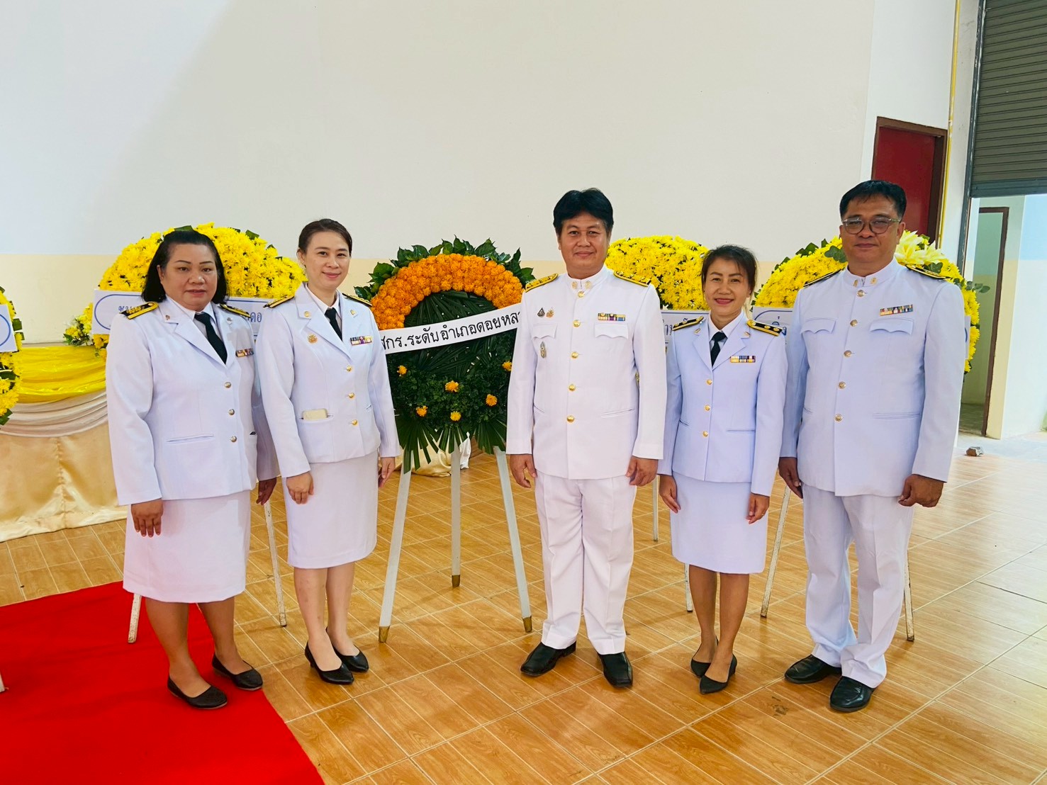 พิธีทำบุญตักบาตรถวายพระราชกุศล เนื่องใน”วันนวมินทรมหาราช “ 13 ตุลา น้อมรำลึกในพระมหากรุณาธิคุณ พระบาทสมเด็จพระบรมชนกาธิเบศร มหาภูมิพลอดุลยเดชมหาราช บรมนาถบพิตร