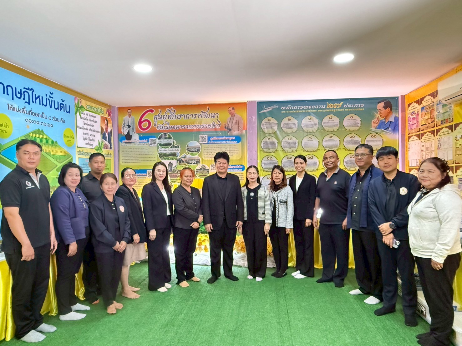 การพัฒนาบุคลากร การศึกษาดูงานศูนย์เรียนรู้ตามหลักปรัชญาของเศรษฐกิจพอเพียงด้านการศึกษา